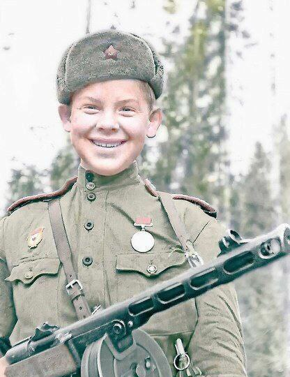 Бросился на пулемет и выполнил боевую задачу. Героическая история 17-летнего разведчика Александра Капустина