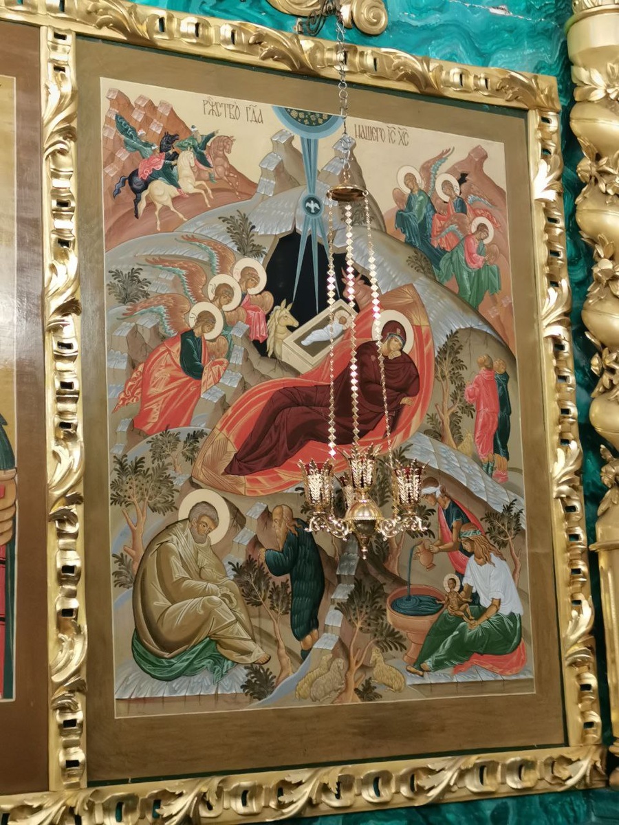 Главная икона храма – «Рождество Христово». Иконописец Г.А. Скотина.