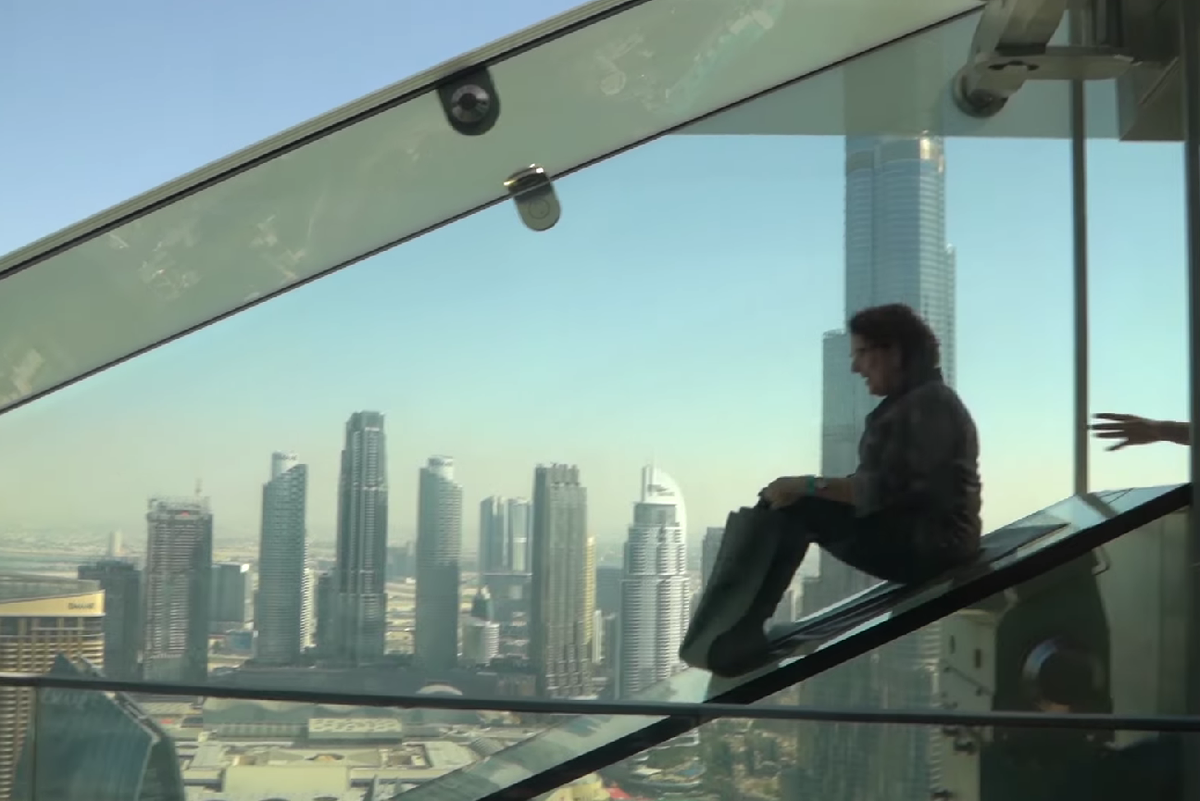 Прокатиться со стеклянной горки