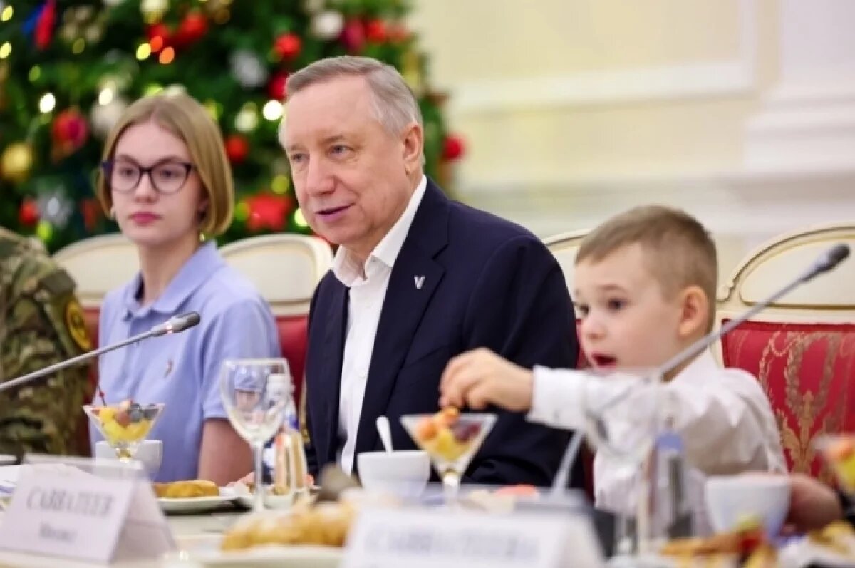    Беглов исполнил желания участвовавших в новогодних акциях юных петербуржцев