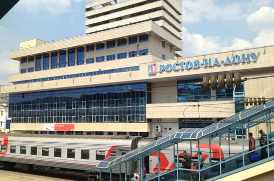 Ростов-на-Дону. Вокзал. Фото с сайта https://www.pnp.ru/social/firmennyy-skoryy-poezd-rostov-moskva-otmenyat-na-vremya-chm-po-futbolu.html. Взято с Яндекс.Картинки
