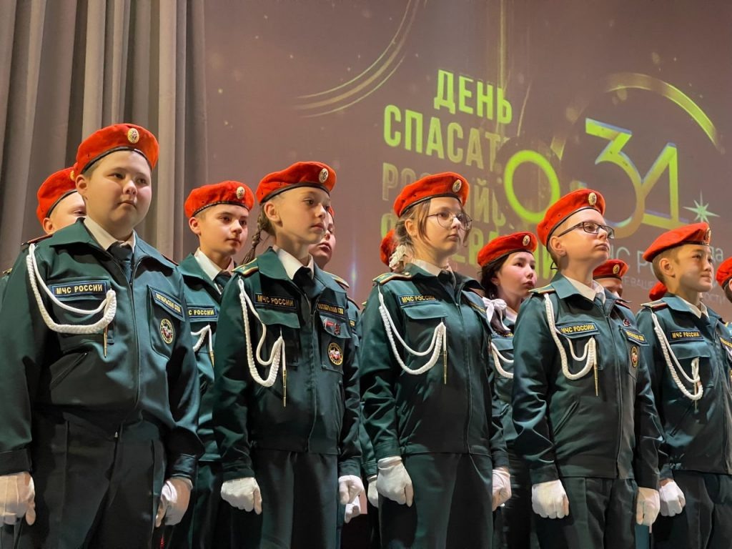     В Оренбурге наградили спасателей разных возрастов Антон Пичурин
📷    В Оренбурге наградили спасателей разных возрастов Антон Пичурин
