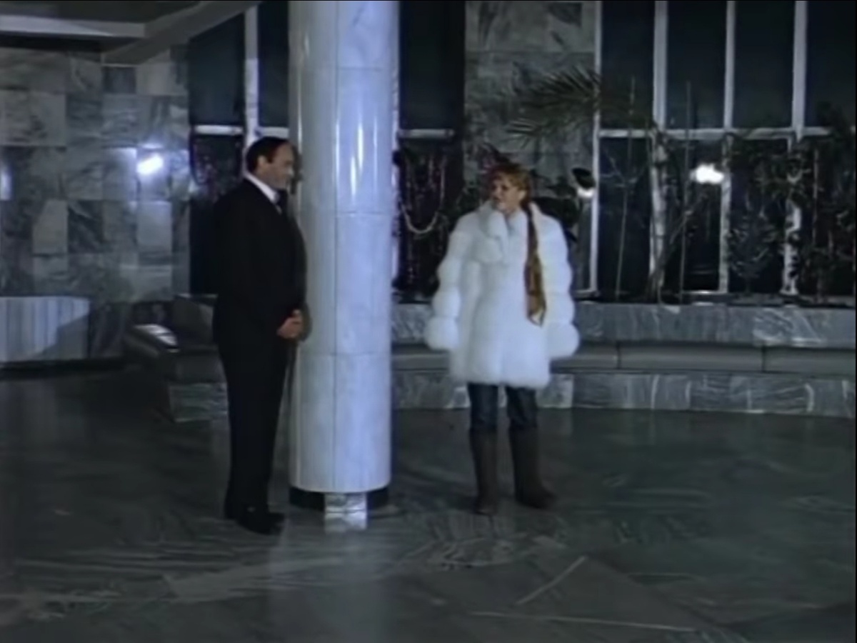 Кадр из фильма "Чародеи", вестибюль ГТК "Суздаль"