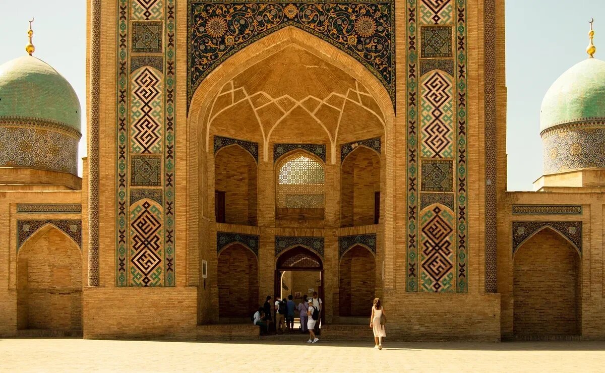    Туристам из 16 городов России стали доступны уникальные туры в Узбекистан