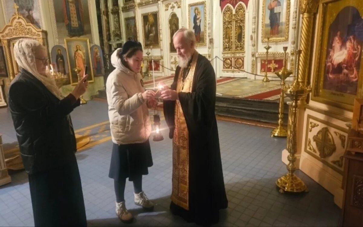    Уральские разведчики ОРЮР доставили в Кыштым Вифлеемский огонь