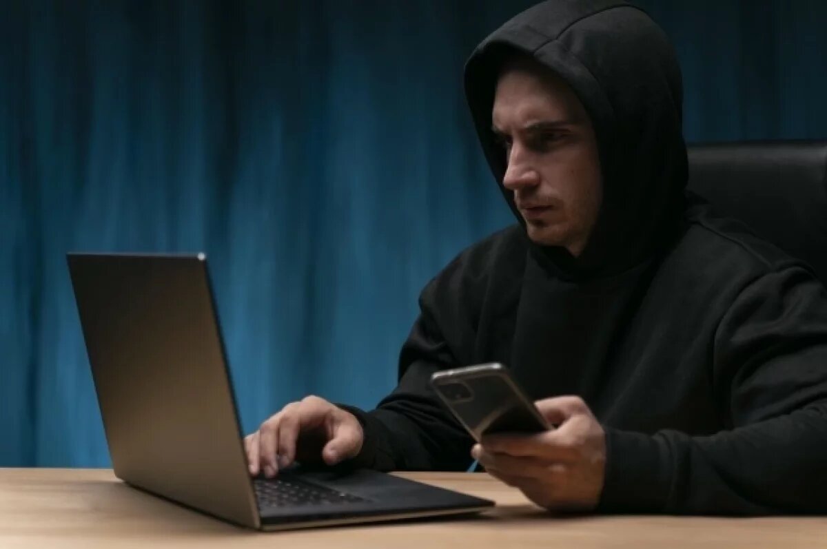    21-летний воронежец вместо устройства на работу лишился более 1 млн рублей