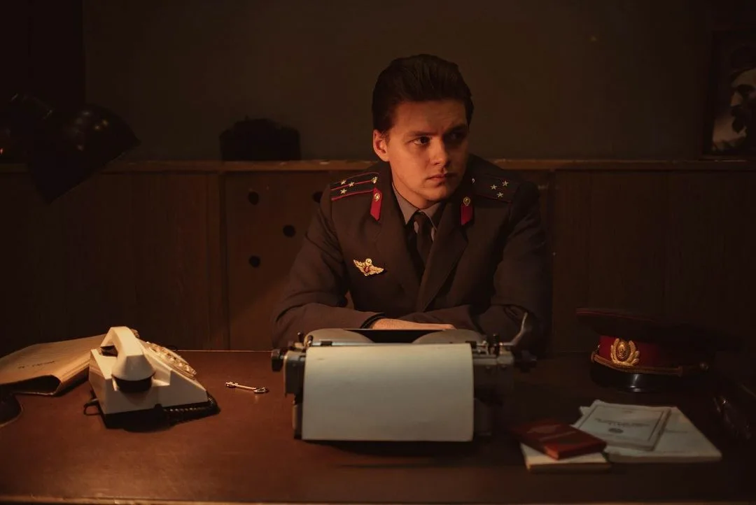 Телефон, печатная машинка. Только форму носил лишь начальник отделения. А мы лишь на смотрах.