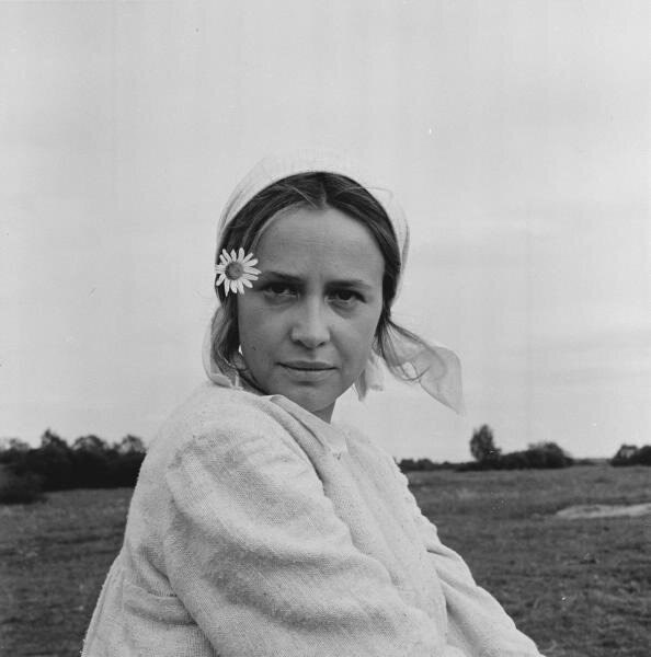 Марина Неёлова на съёках фильма "С тобой и без тебя", 1973.