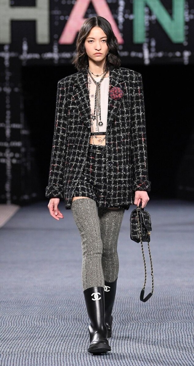 Chanel Pre-Fall 2022 Fashion Show 
