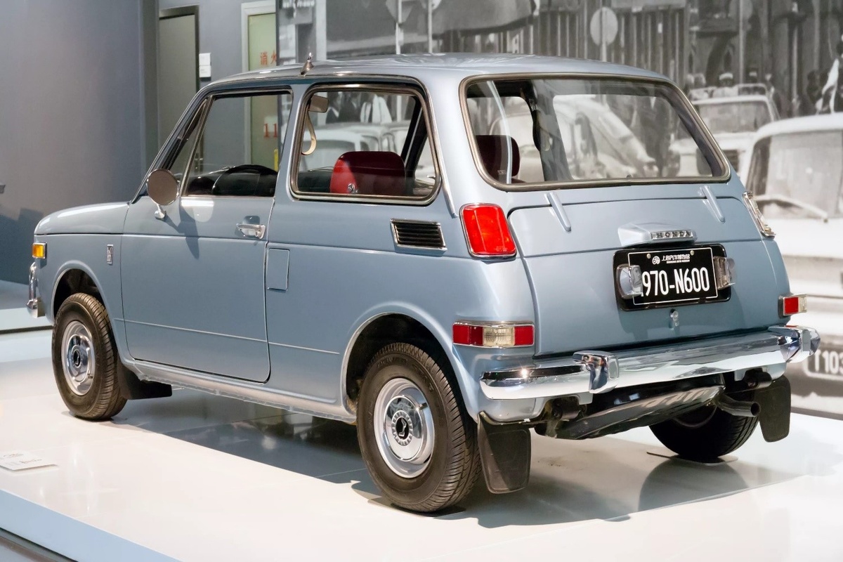 Honda-N600 сзади. Источник фото: commons.wikimedia.org