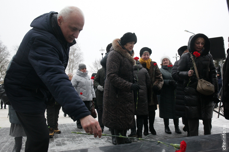    Мероприятие прошло сегодня на площади Революции. В нем участвовали юнармейцы, кадеты, ветераны боевых действий, официальные лица и горожане