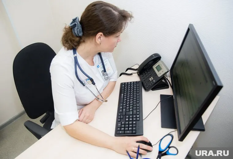 Врачи будут работать в новогодние каникулы
Фото: Александр Кулаковский © URA.RU