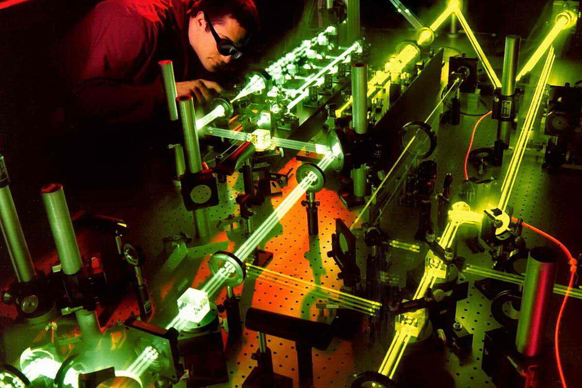 Управление атомами светом | Прорыв в химии и физике