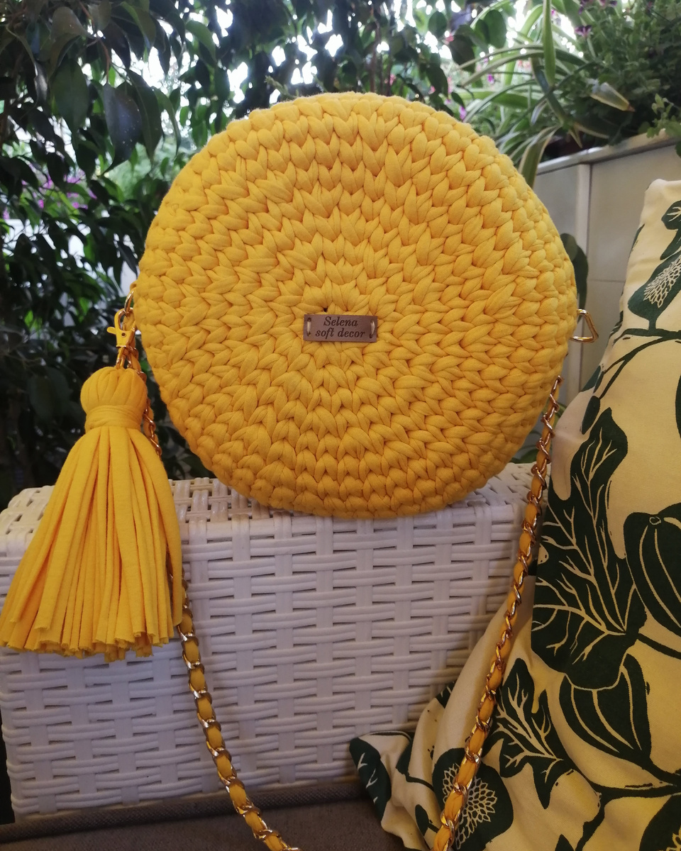 одна из первых моих работ из трикотажной пряжи