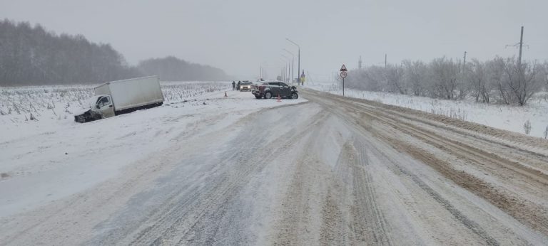    В Шарлыкском районе в ДТП пострадали водитель и пассажиры Оренбуржье
