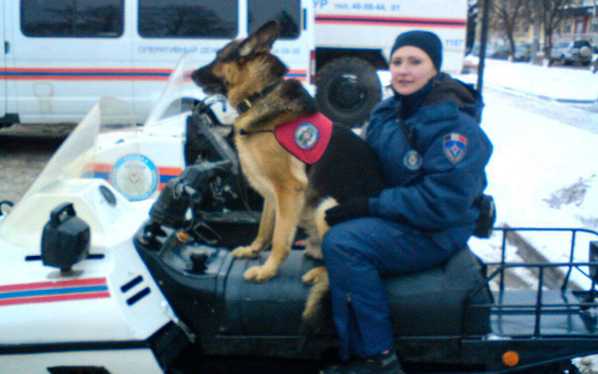 ​«Спасателем я работаю с 2007 года. На тот момент у меня уже был кобель немецкой овчарки по кличке Рик»Фото: из личного архива Нины Сидоровой