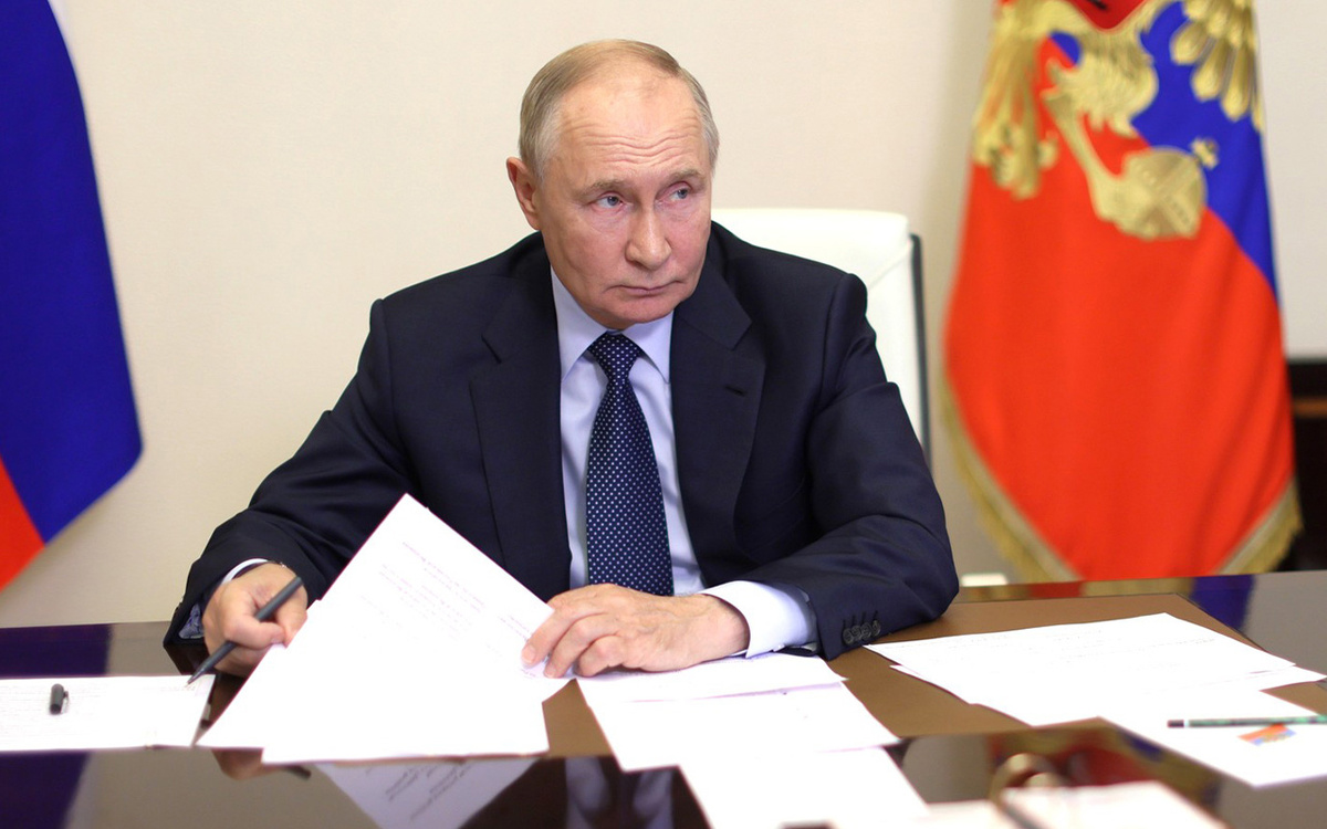 Путин подписал серию законов, затрагивающих мигрантов, иностранцев и безопасность России.  Фото: Фото: пресс-служба Администрации президента РФ / kremlin.ru