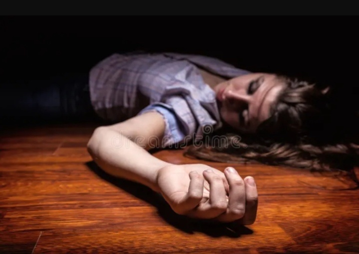 Лежала, словно "спящая красавица" и, казалось, просто хотела проучить непослушную девчонку... 