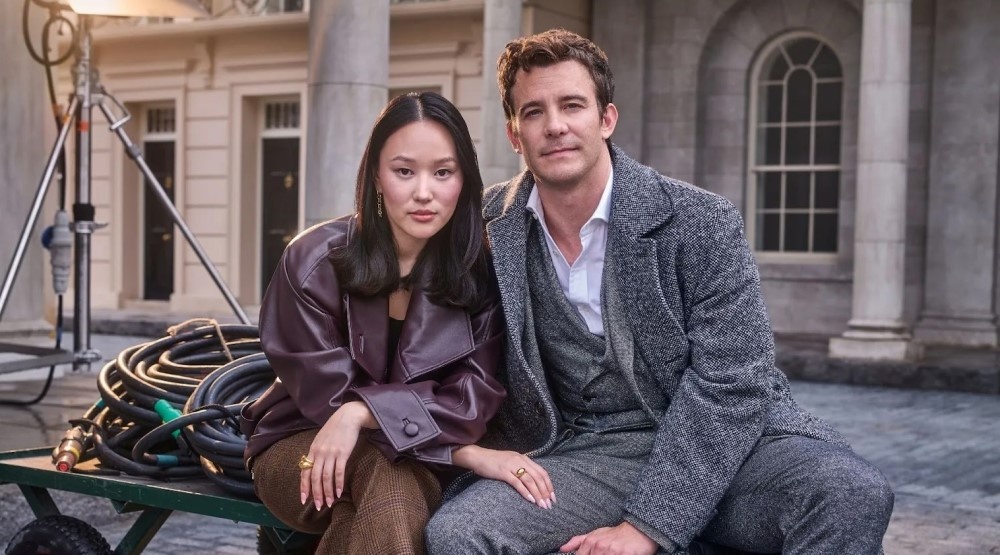     Кадр со съемок 4 сезона сериала «Бриджертоны» / Фото: соцсети Netflix