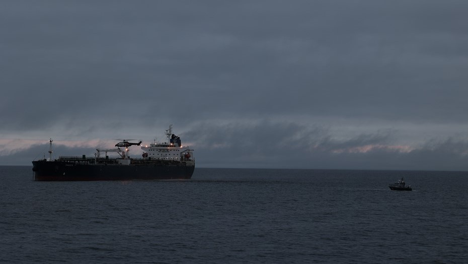    Полицейская операция в Финляндии на задержанном танкере Eagle S. Автор фото: poliisi.fi