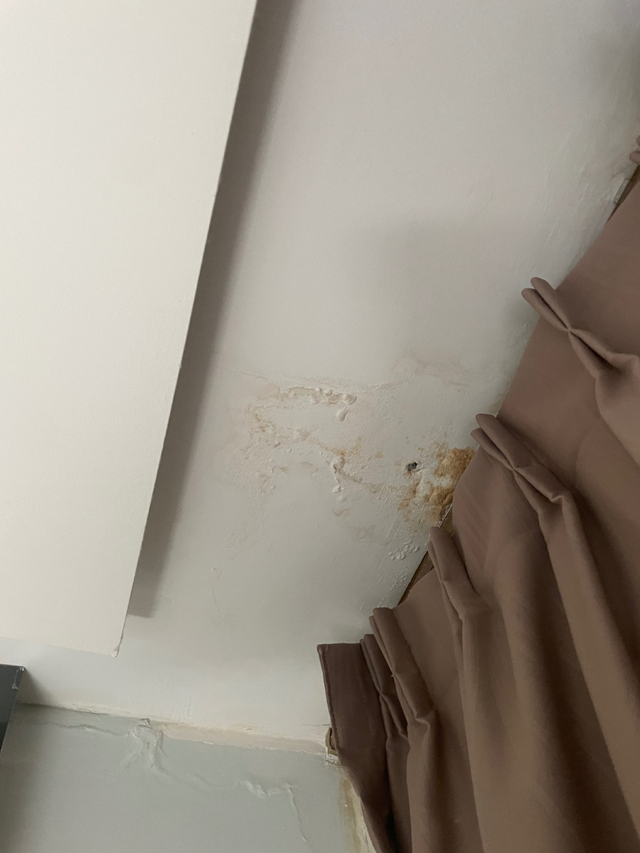 Немного протекла крыша 