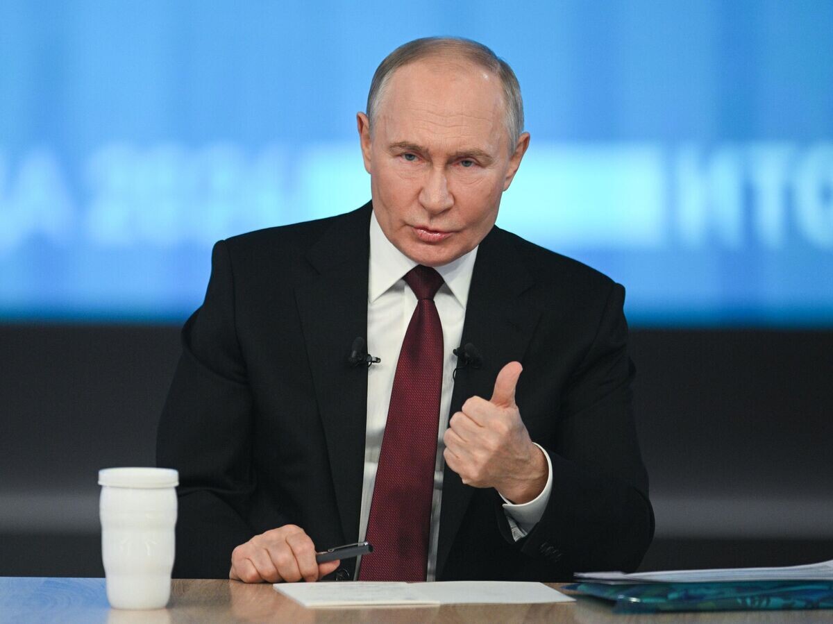    Президент России Владимир Путин проводит специальную программу "Итоги года с Владимиром Путиным" в Гостином дворе© РИА Новости / Рамиль Ситдиков