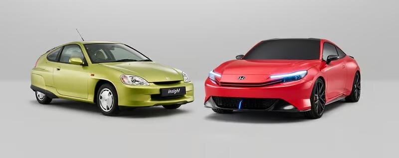 Honda датирует выпуск гибридного Prelude (справа) 25-летием с момента запуска своего первого гибрида Insight (слева) в 1999 году.