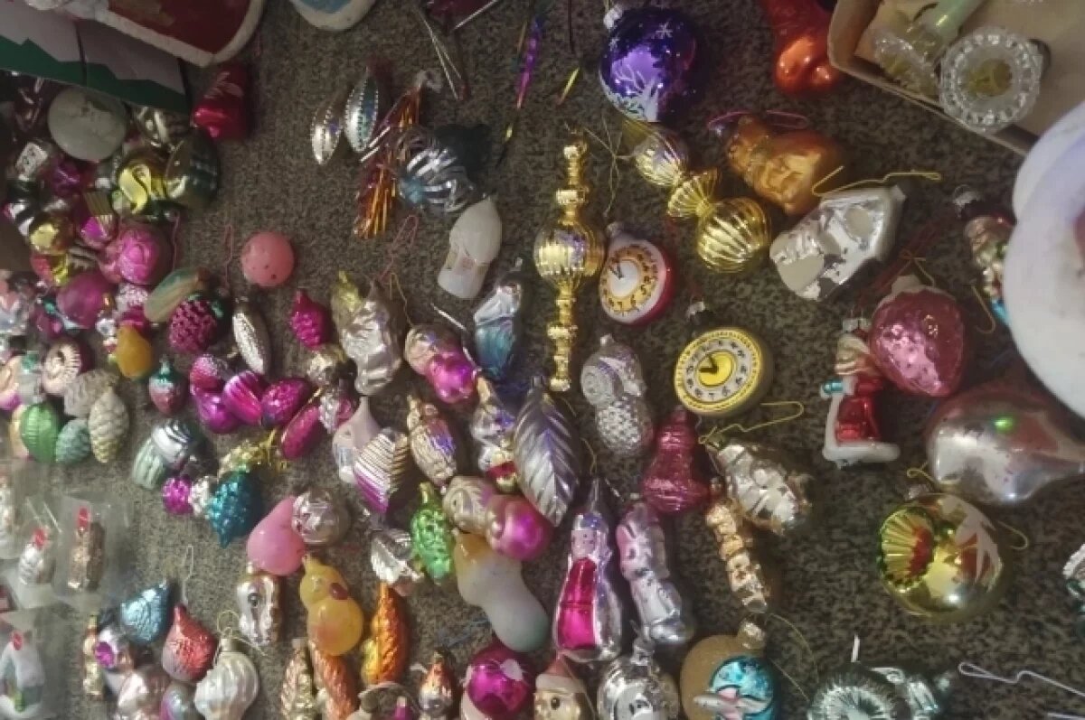    1,5 тысячи елочных игрушек находятся в коллекции Деда Мороза из Идрицы