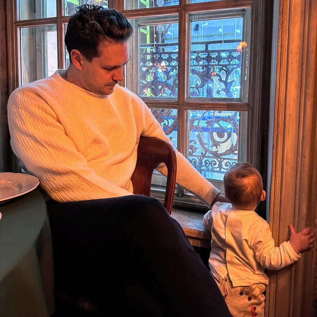    Милош Бикович с сыном Василием Социальные сети