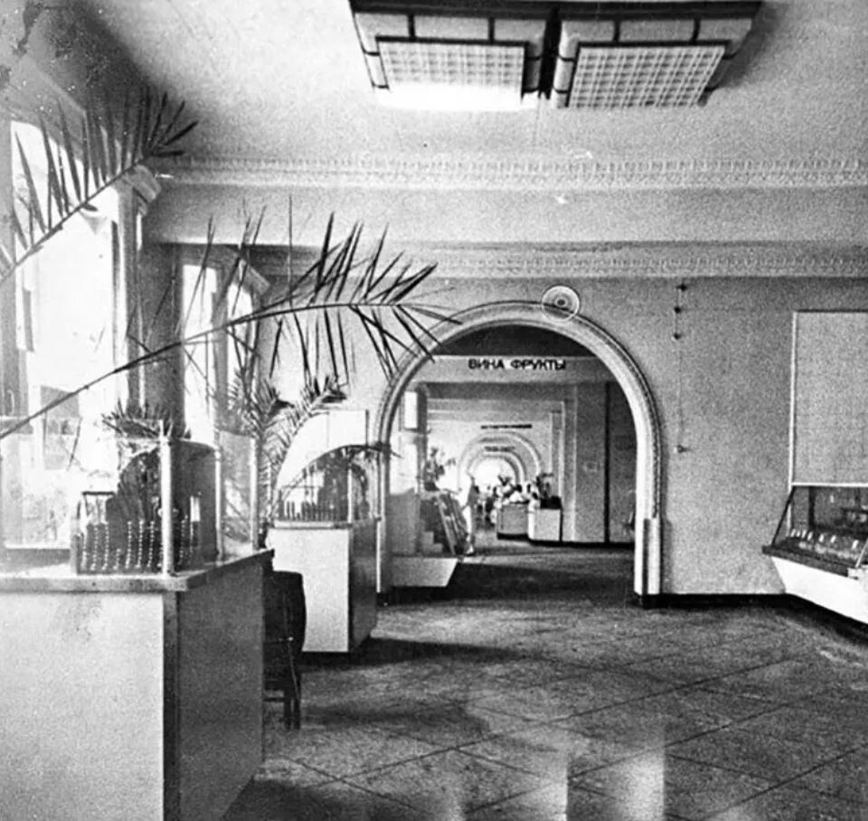 Магазин Источник: pastvu.com