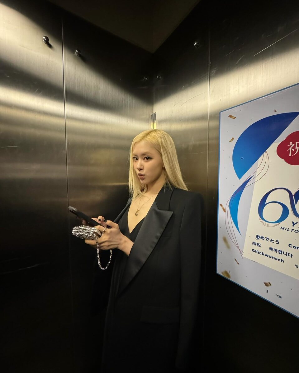    Розэ из BLACKPINKСоцсети