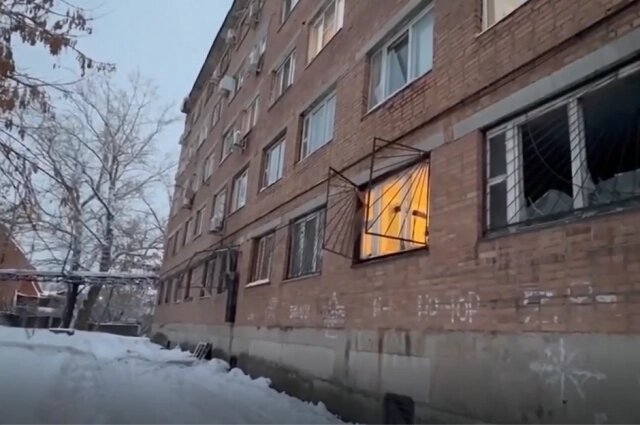    Взрывом вынесло окно вместе с металличееской решеткой. Фото: Следственный комитет Самарской области