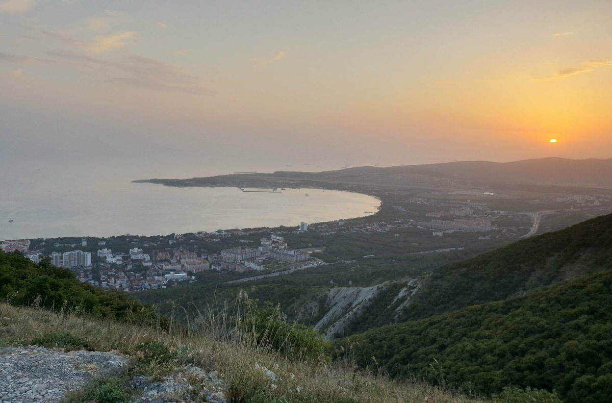 Дышать в Геленджике — это уже оздоровительная процедура: море и сосны делают воздух целебным. Фото: Сергей А. / Яндекс карты