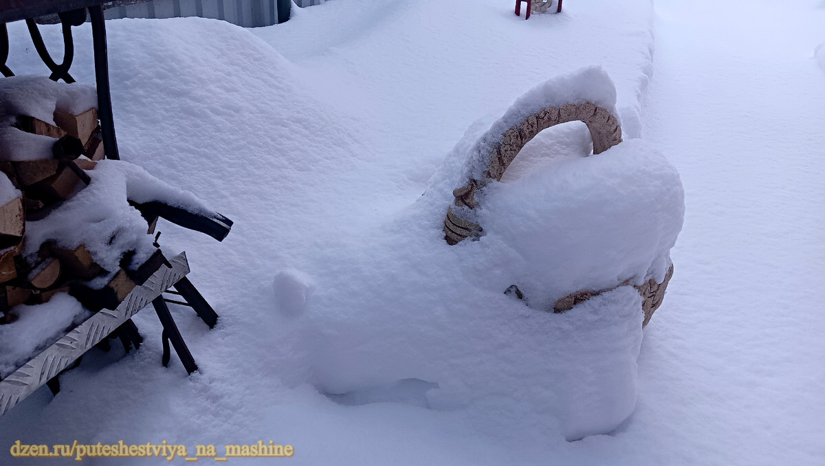 Так было две недели назад. Снег не успевали убирать, шел сутками
