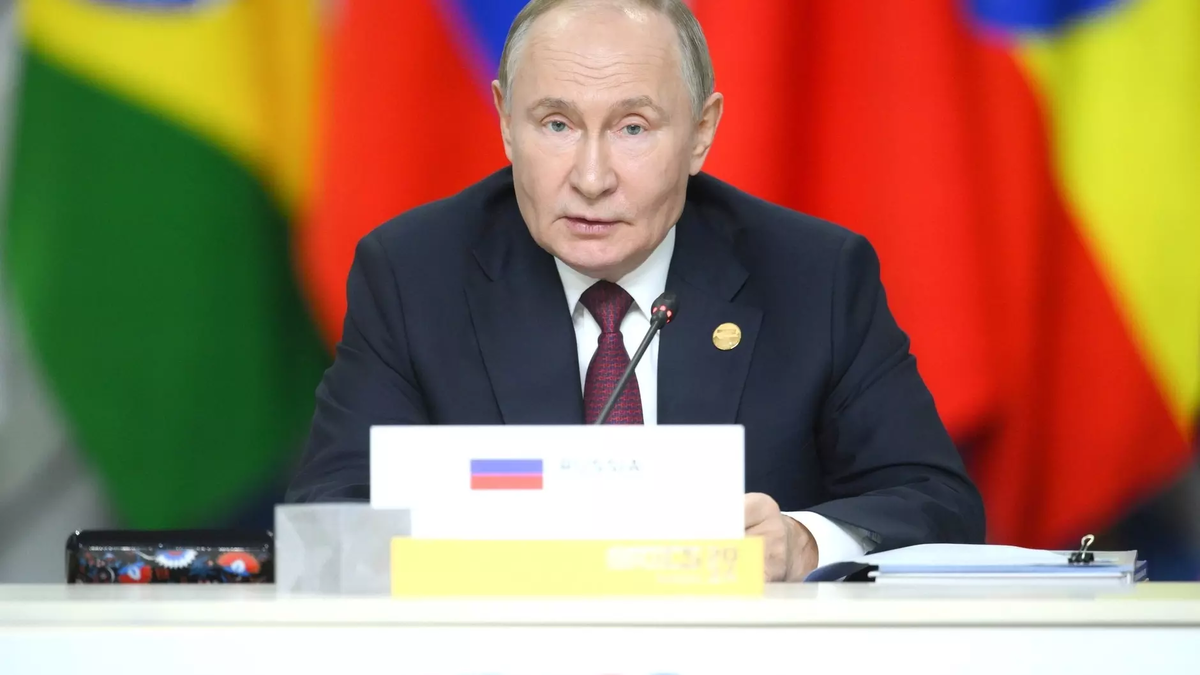 «ПВО отражали нападение»: Путин извинился за крушение самолета в Актау. Фото: kremlin.ru
