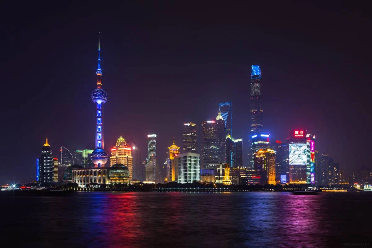 Ночные города всегда красивы, и Шанхай не исключение