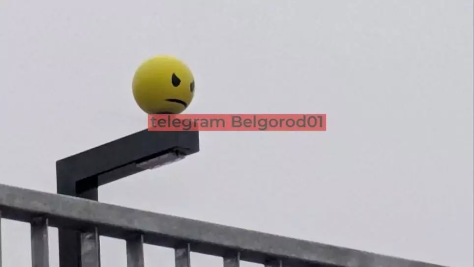 Фото: Telegram-канал «Белгород № 1». Смайлы на мосту