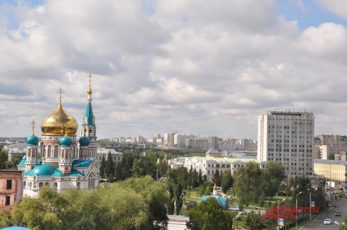    В Омске на здании Главпочтамта установили огромный экран