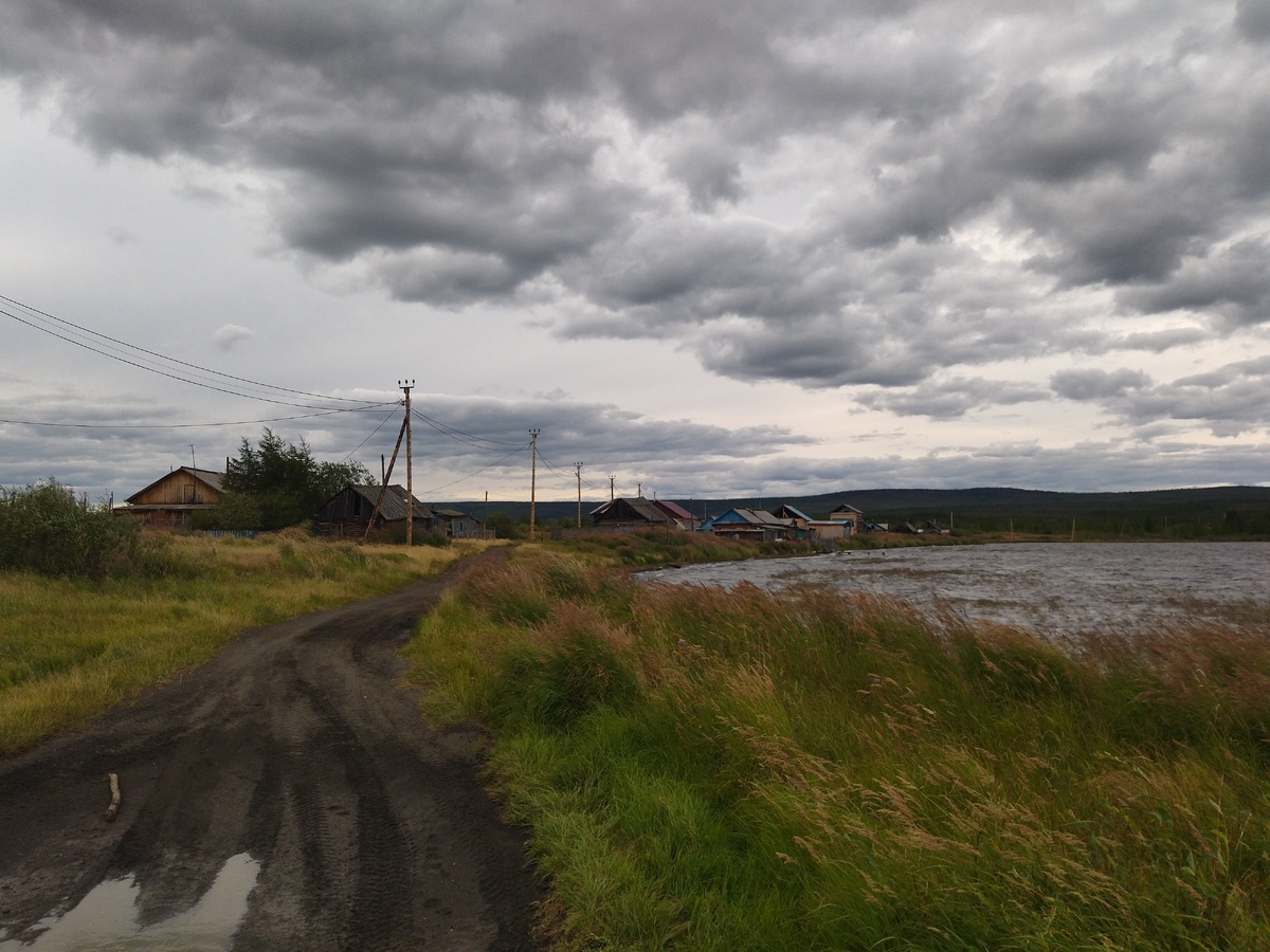 Улица вдоль озера