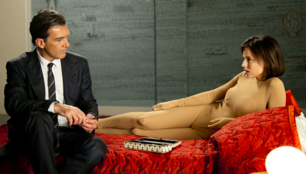 Кадр из фильма "Кожа, в которой я живу"