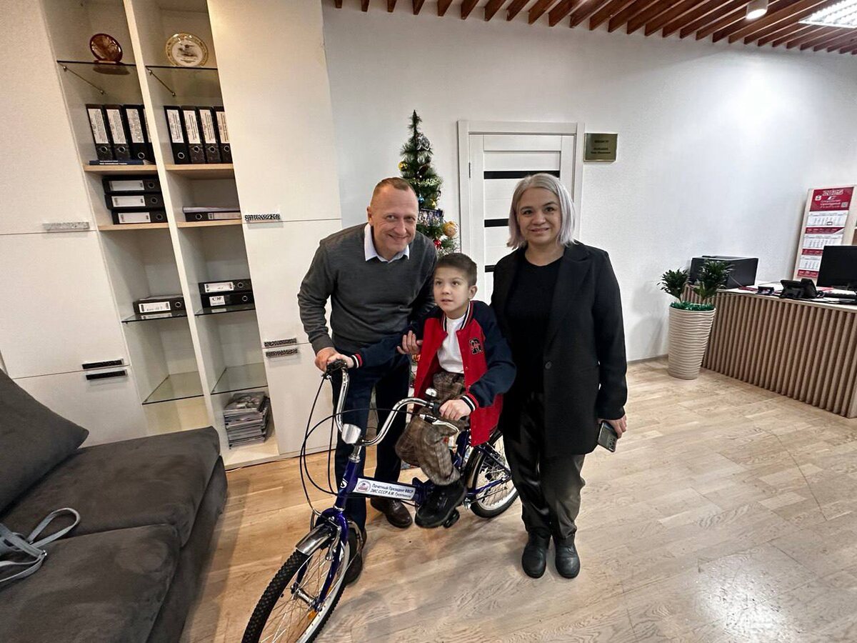    Министр спорта Оренбуржья Олег Панькин принял участие в акции «Елка желаний» Андрей Севостьянов