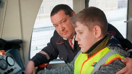 Тимур и машинист Виталий Березовский
