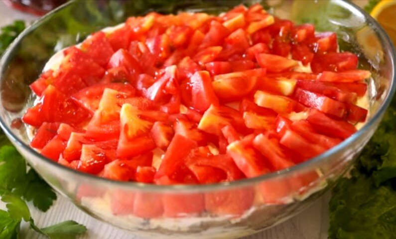 В этот "Чудо" салат с грибами и копченой курицей, мы влюбились всей семьей, как только попробовали