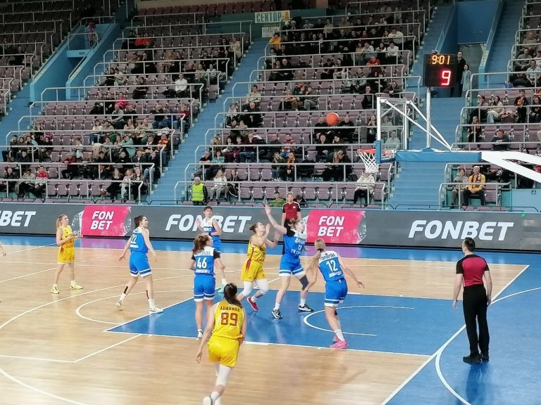    Оренбургская «Надежда» с разгромным счётом победила «Динамо» из Новосибирска Антон Пичурин