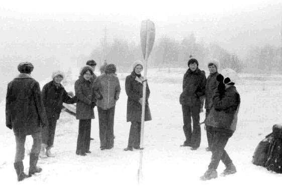Поляна на берегу р. Яхрома, перед соревнованиями по ТВТ.