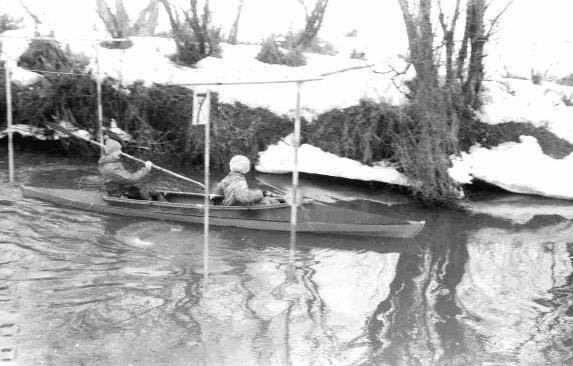 Ворота не шелохнутся, идёт экипаж из Запрудни – Родич Саша и Румянцев Валера.