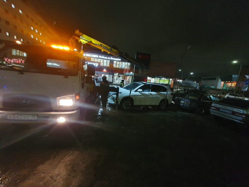    Машины нарушителей увезли с парковки у торгового центра в ПетрозаводскеГАИ Петрозаводска
