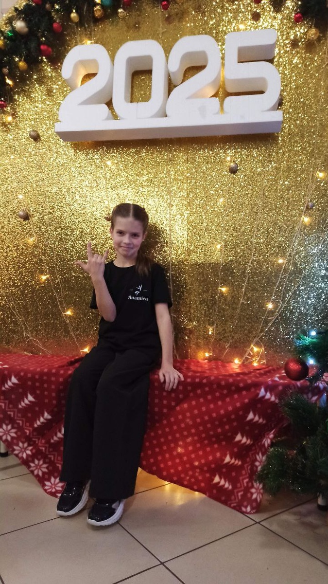 Наша звезда в сценическом костюме