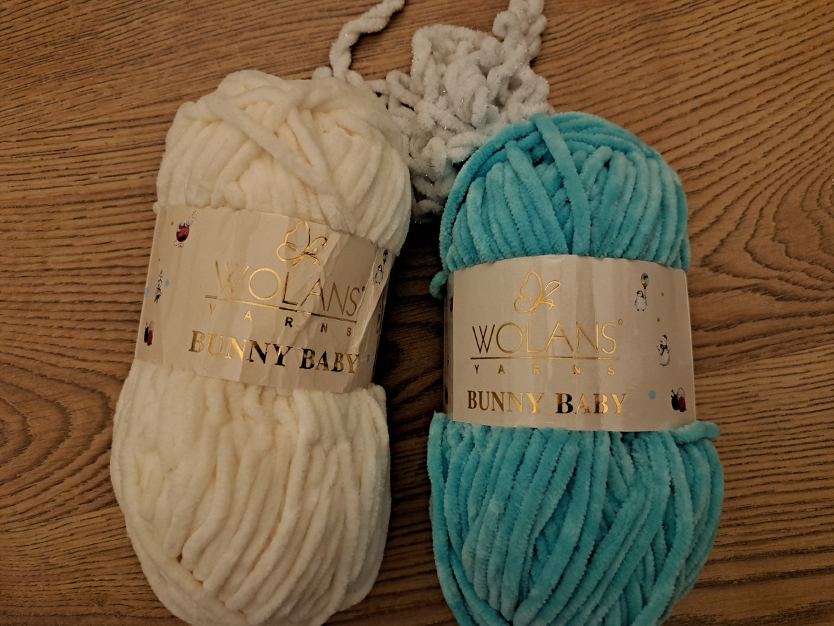 Молочный 02, бирюзовый 13. Белый с люрексом 01