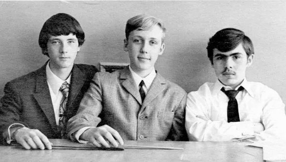 10-й класс. Саша справа.